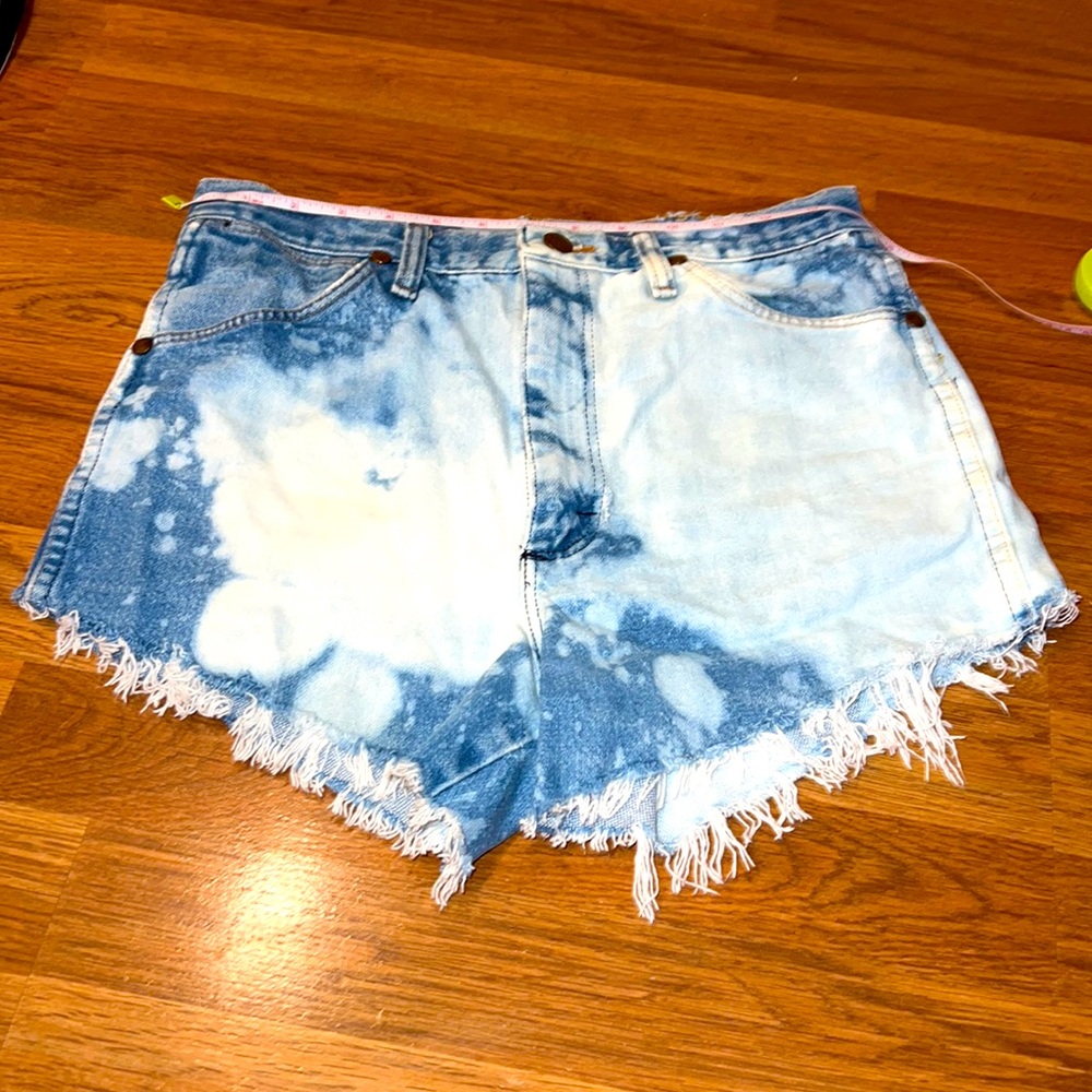 wrangler acid washed shorts.
